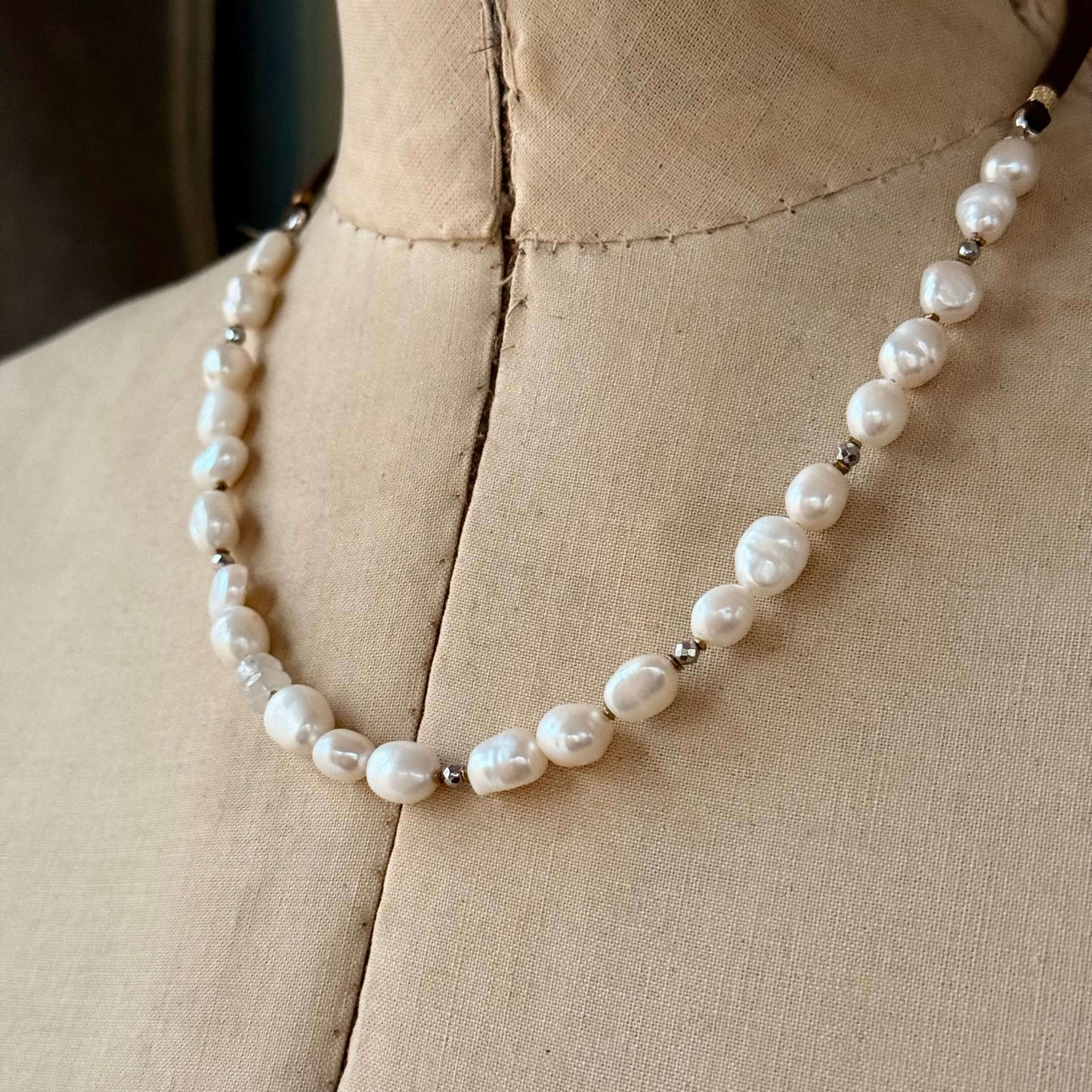 Classic Pearl Slider in White Hat Band