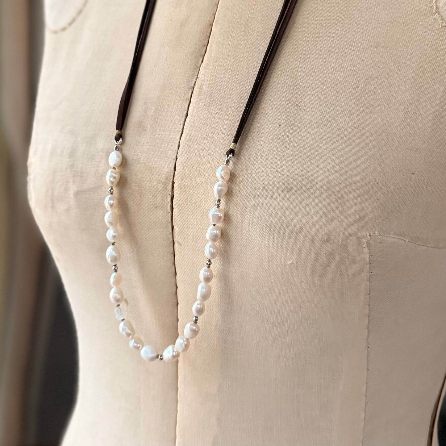 Classic Pearl Slider in White Hat Band