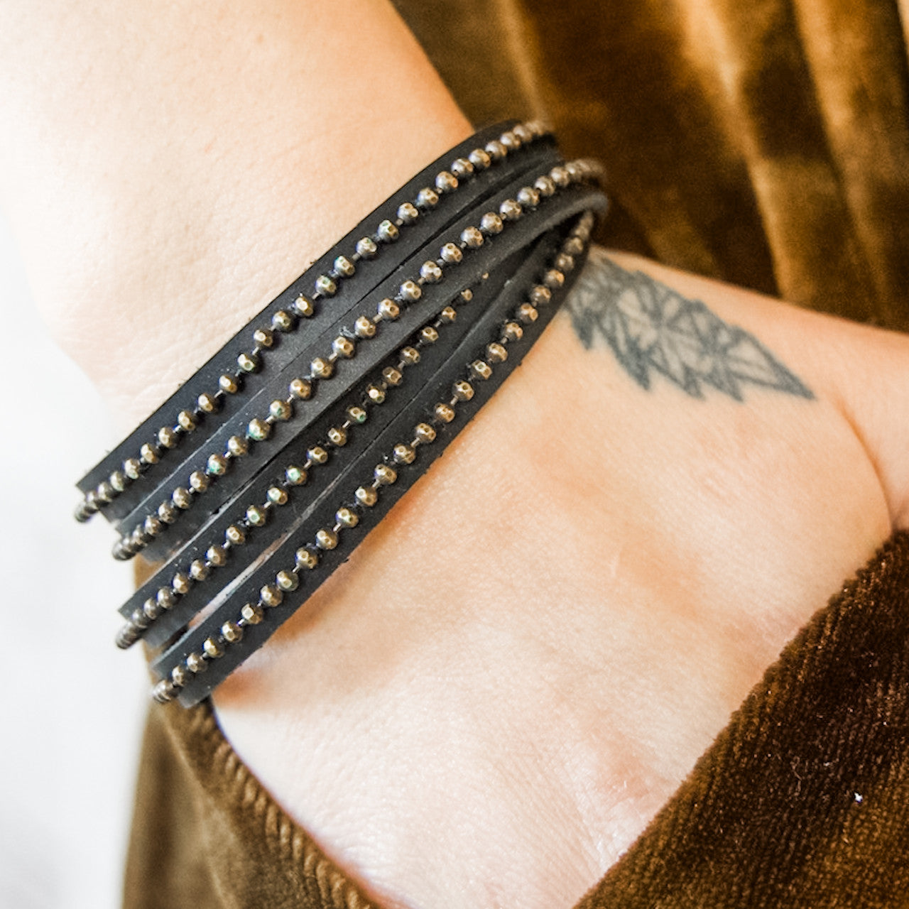 Beads Row Slender Wrap Bracelet in Kohl