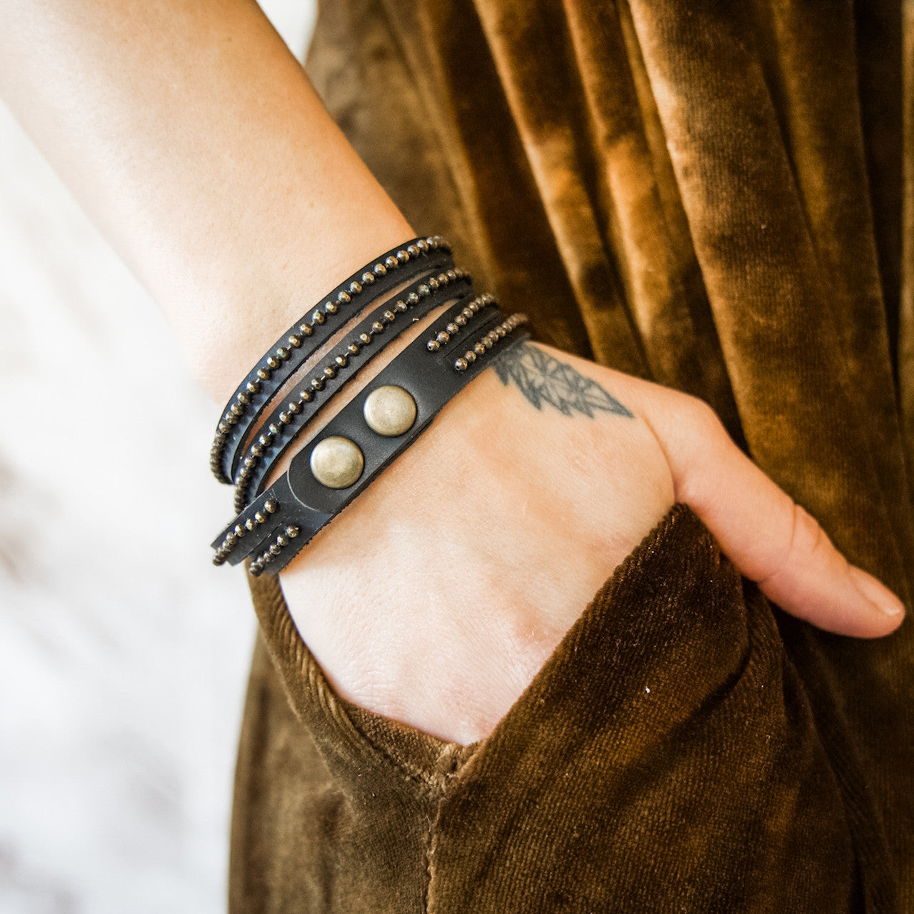 Beads Row Slender Wrap Bracelet in Kohl