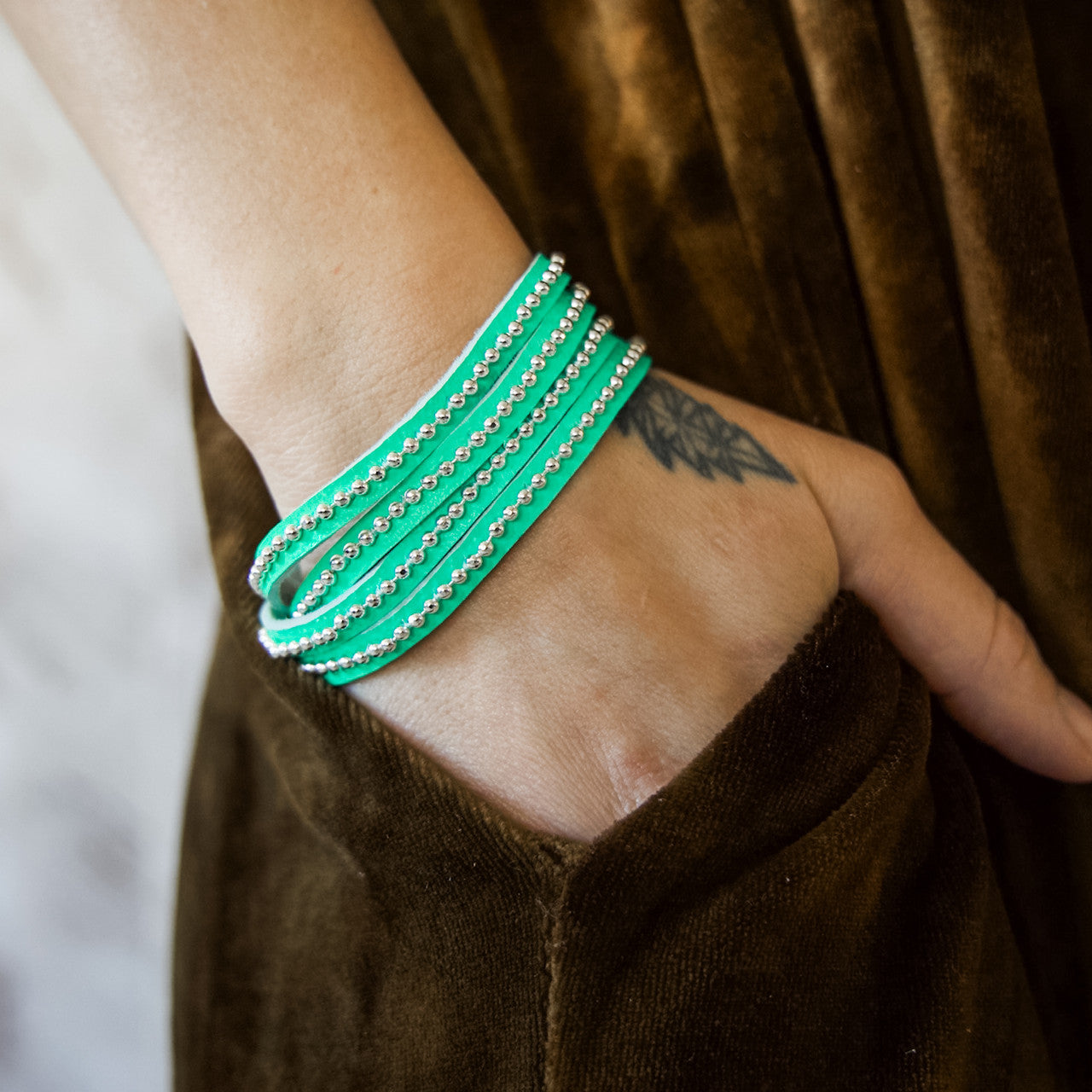 Beads Row Slender Wrap Bracelet in Kelly