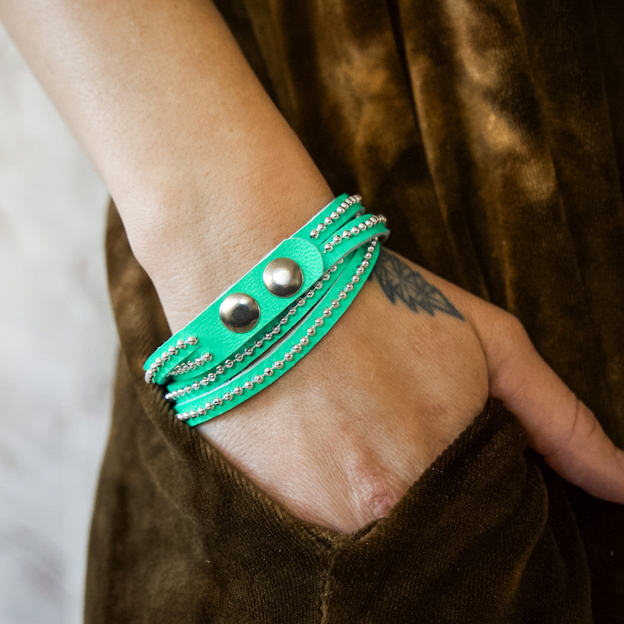 Beads Row Slender Wrap Bracelet in Kelly