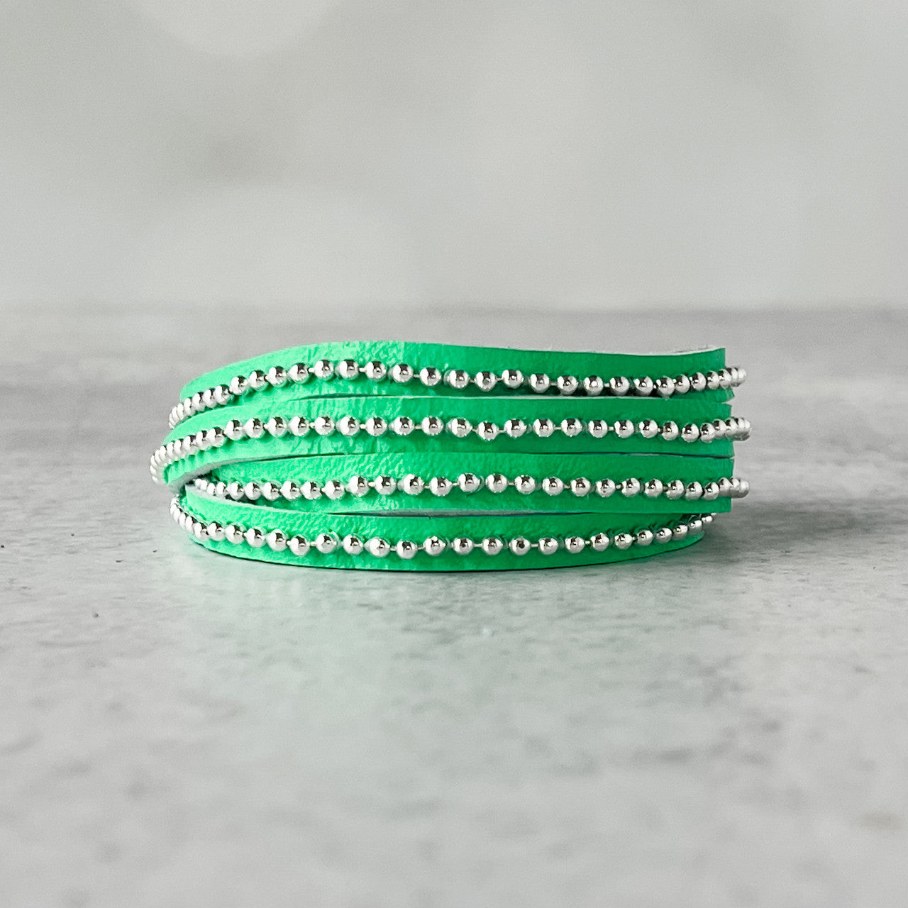 Beads Row Slender Wrap Bracelet in Kelly