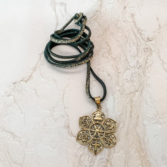 Sample Sale Unity Amulet Necklace in Gold